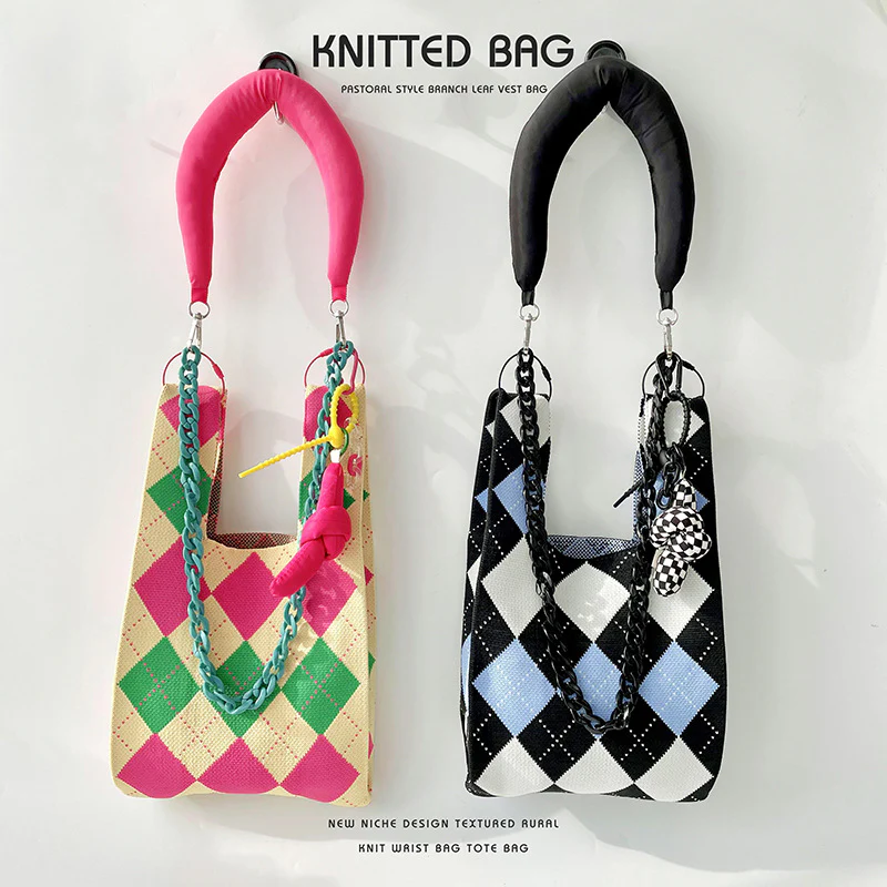 Contrast color diamond knitted shoulder handbag - Image 4