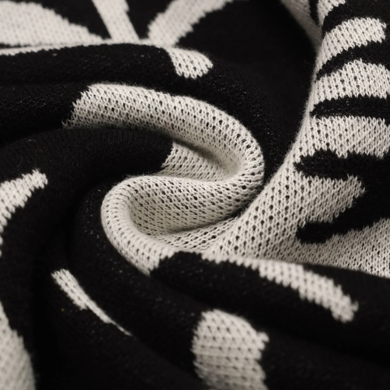 Men's black animal and plant jacquard knitwear - Image 9