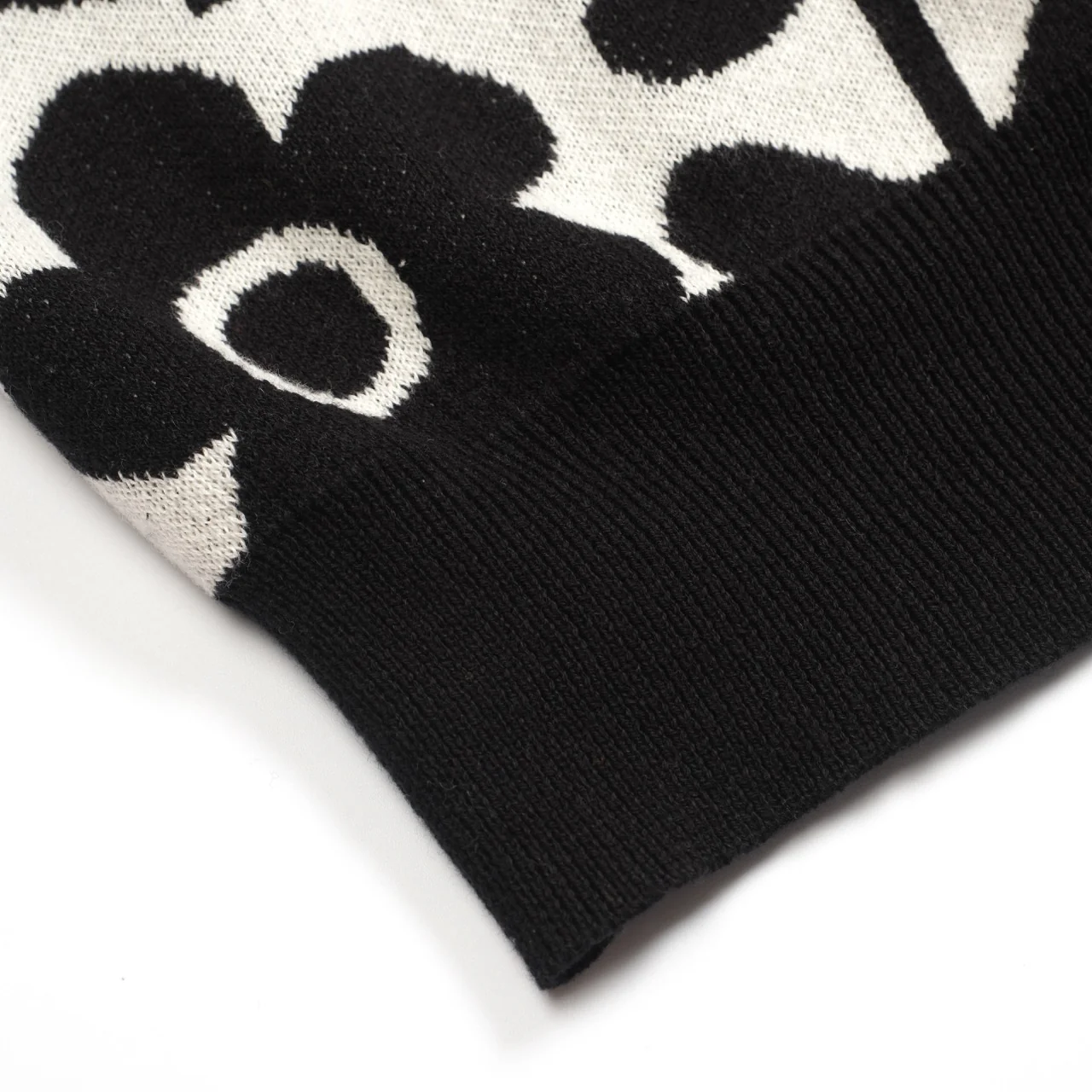 Women's black floral jacquard five-sleeve cardigan - Image 6