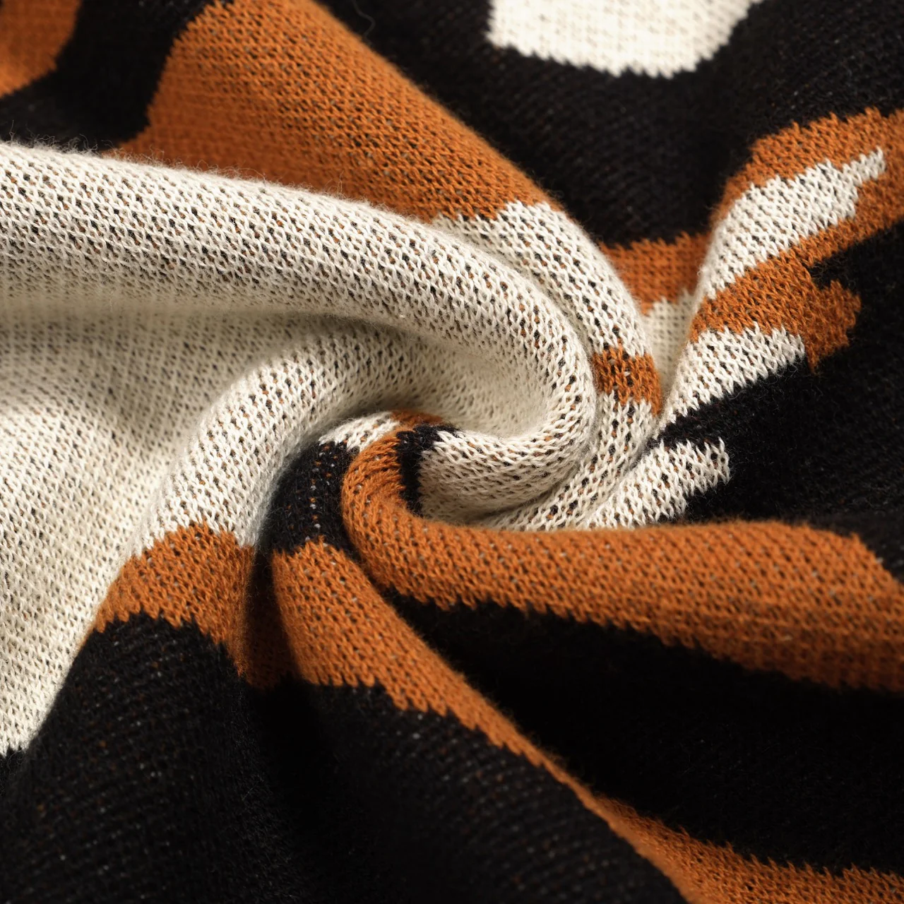 Women's black tiger print vintage knit skirt - Image 8