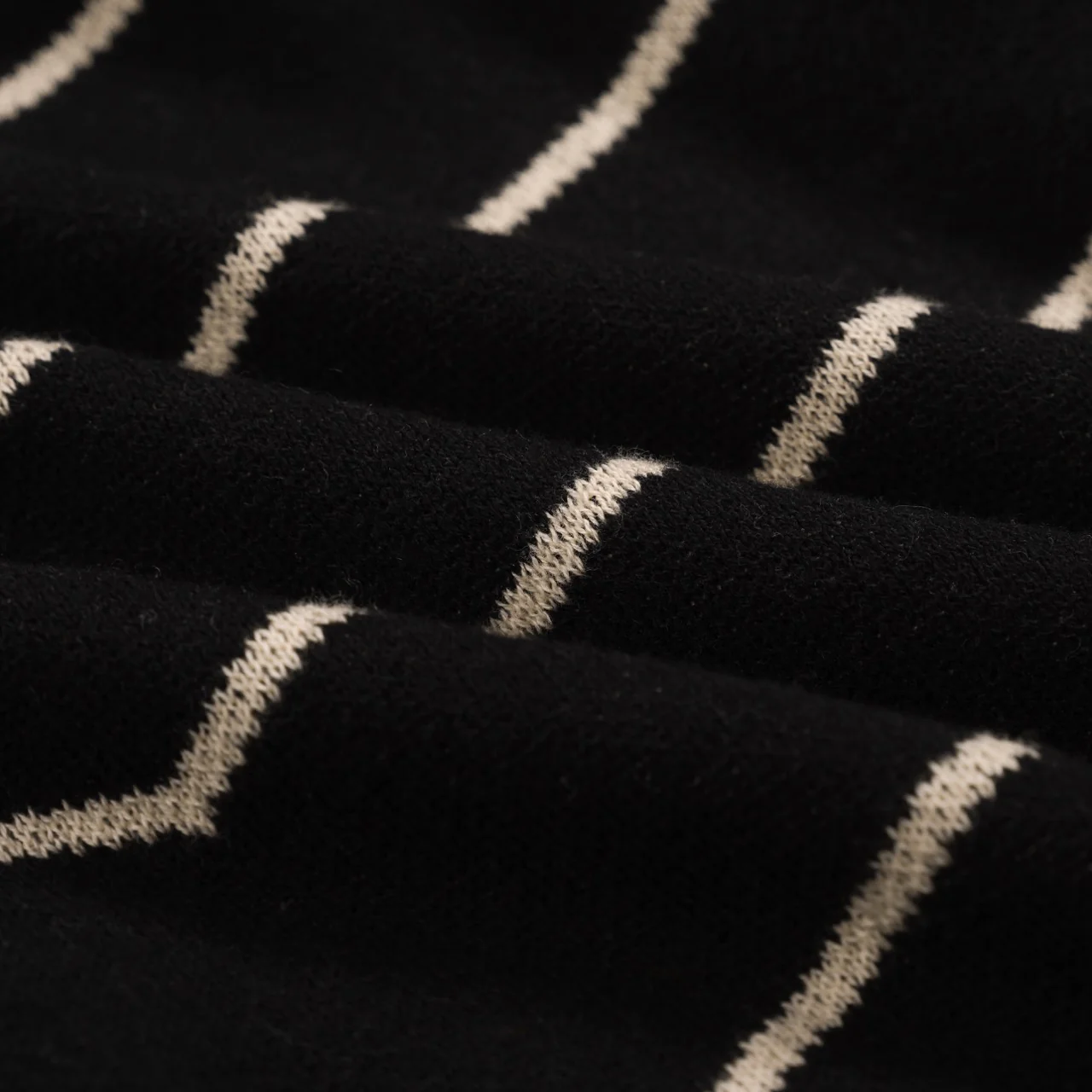 Women's black vintage period casual knit skirt - Image 2