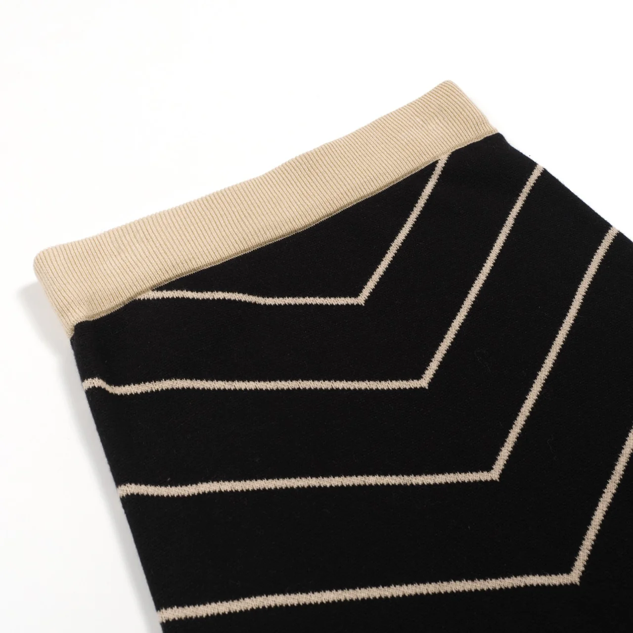 Women's black vintage period casual knit skirt - Image 4