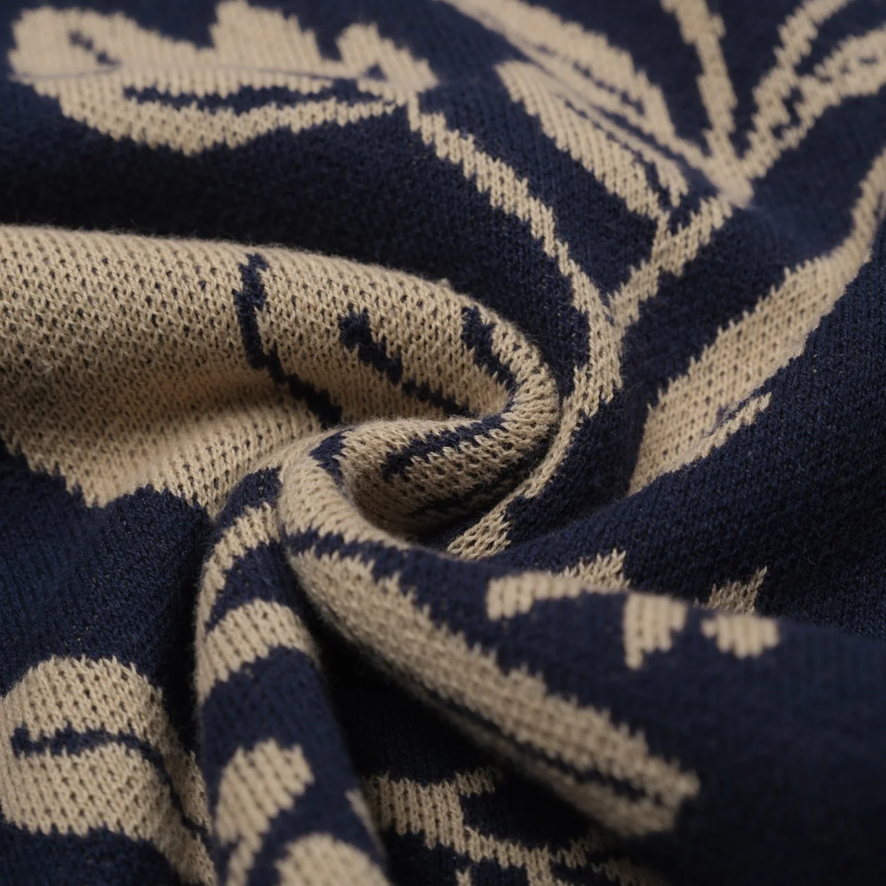 Women's dark blue magpie plant jacquard cardigan - Cropped Length - Image 9