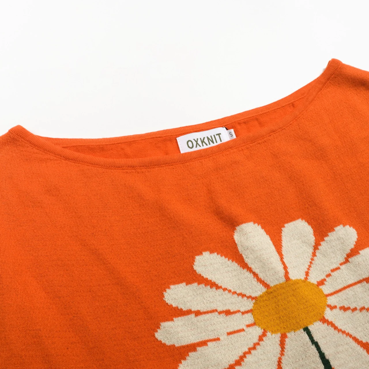 Women's floral jacquard knit sweep-shoulder T-shirt - short version size - Image 4