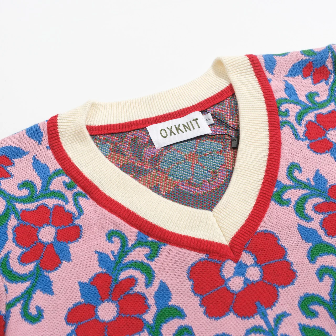 Women's pink vintage floral V-neck knit T-shirt - Image 4