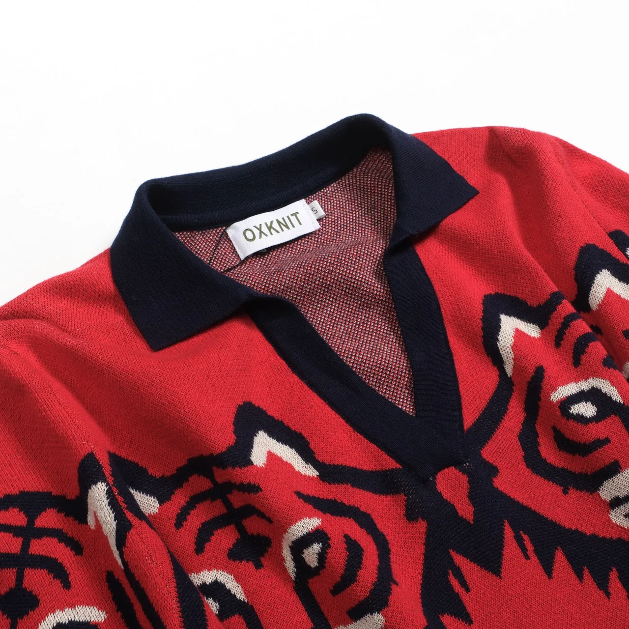 Women's red art jacquard knit V-neck polo shirt - Image 9