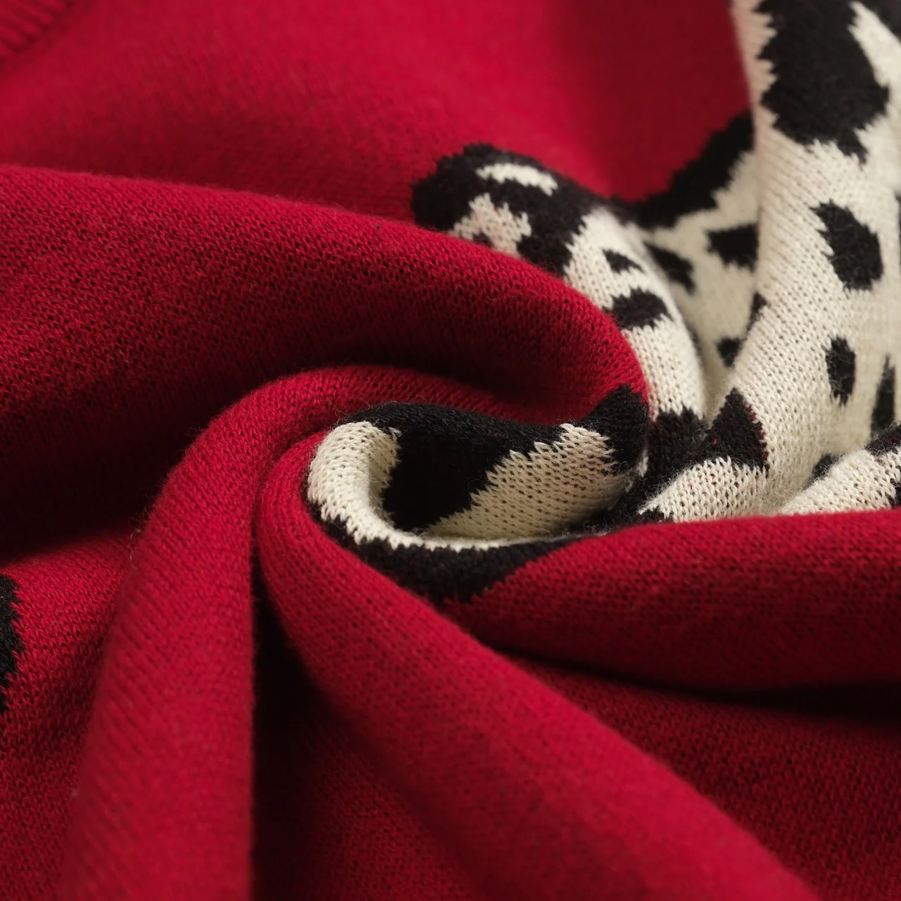 Women's red vintage animal print crew neck knitwear - Image 8