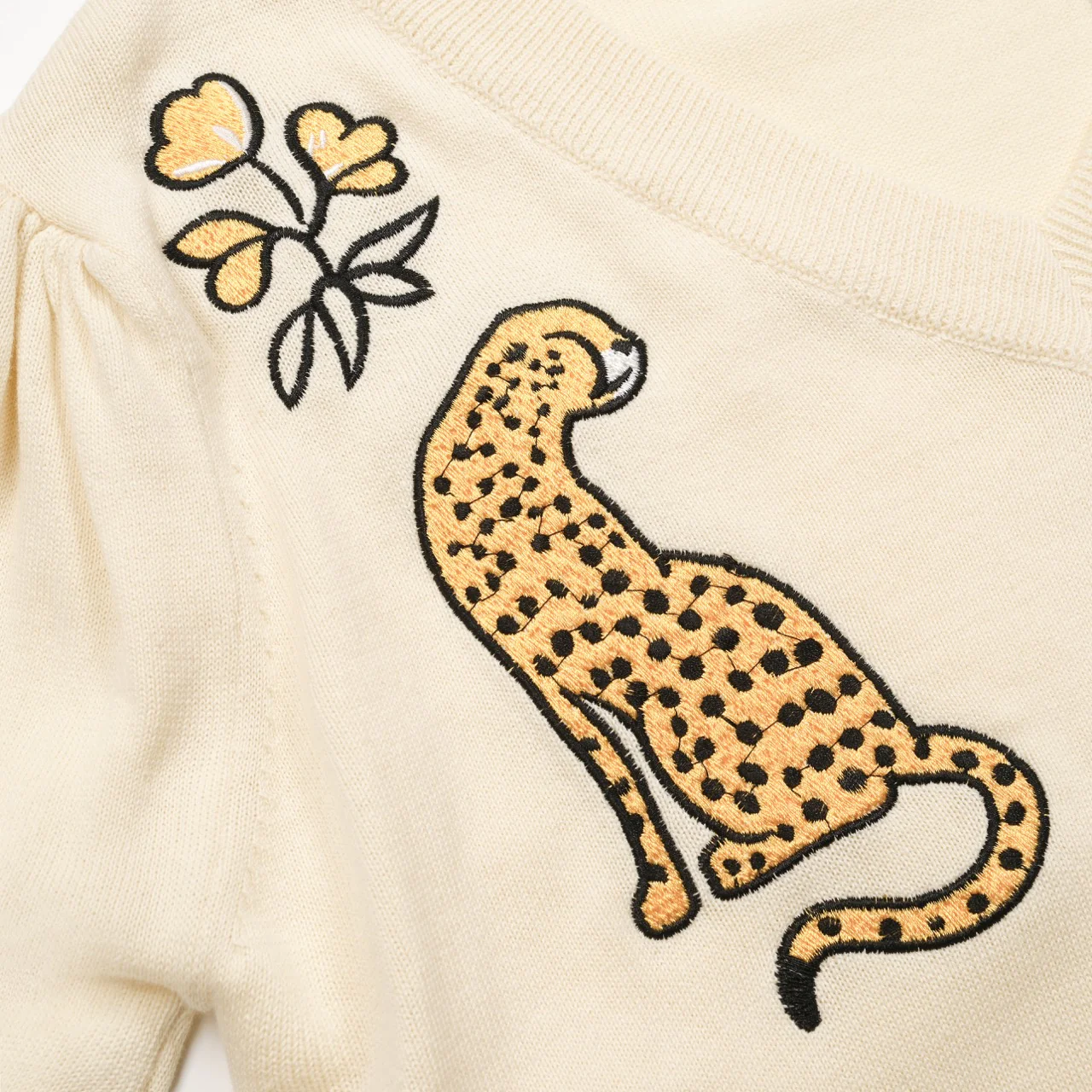 Women's white apricot cheetah embroidered bubble sleeve knitwear - Image 2