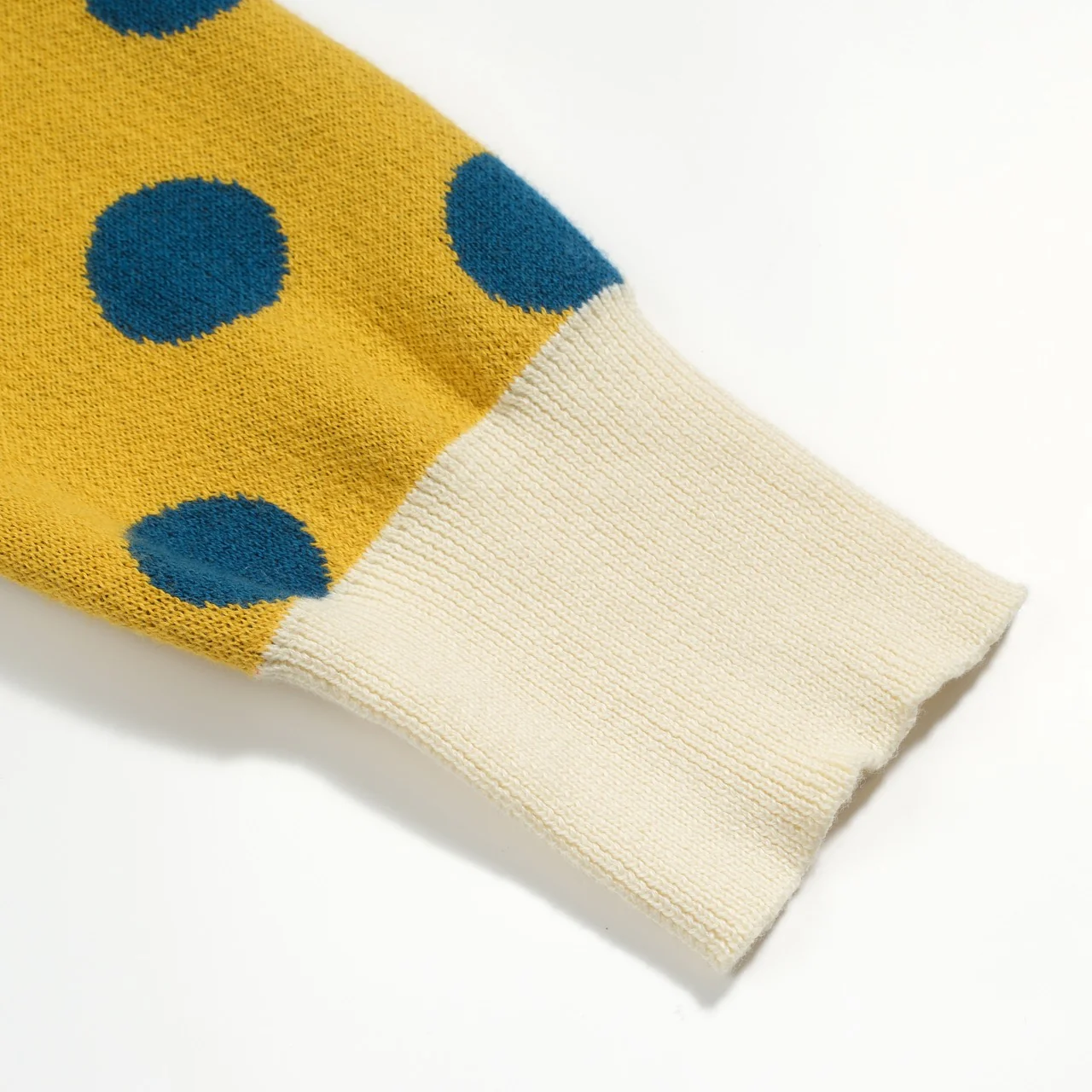 Women's yellow polka dot jacquard puffed sleeve knitted cardigan - Image 7